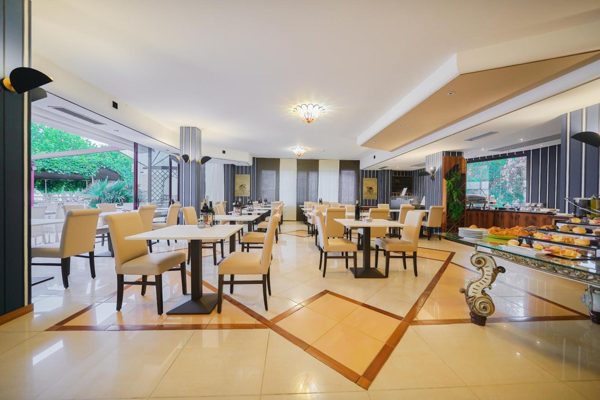 Kriss Internazionale Hotel Bardolino Eksteriør billede