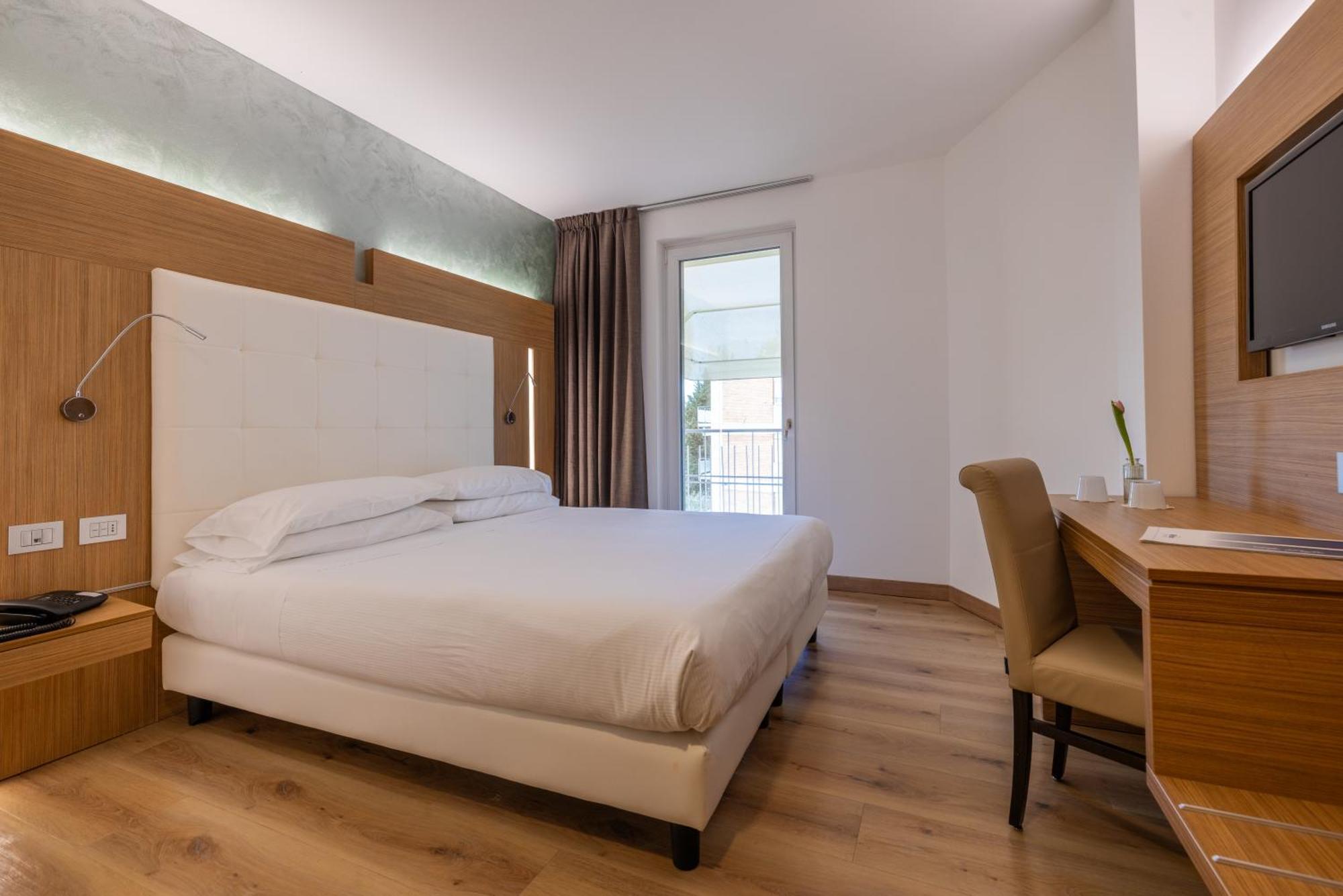 Kriss Internazionale Hotel Bardolino Eksteriør billede