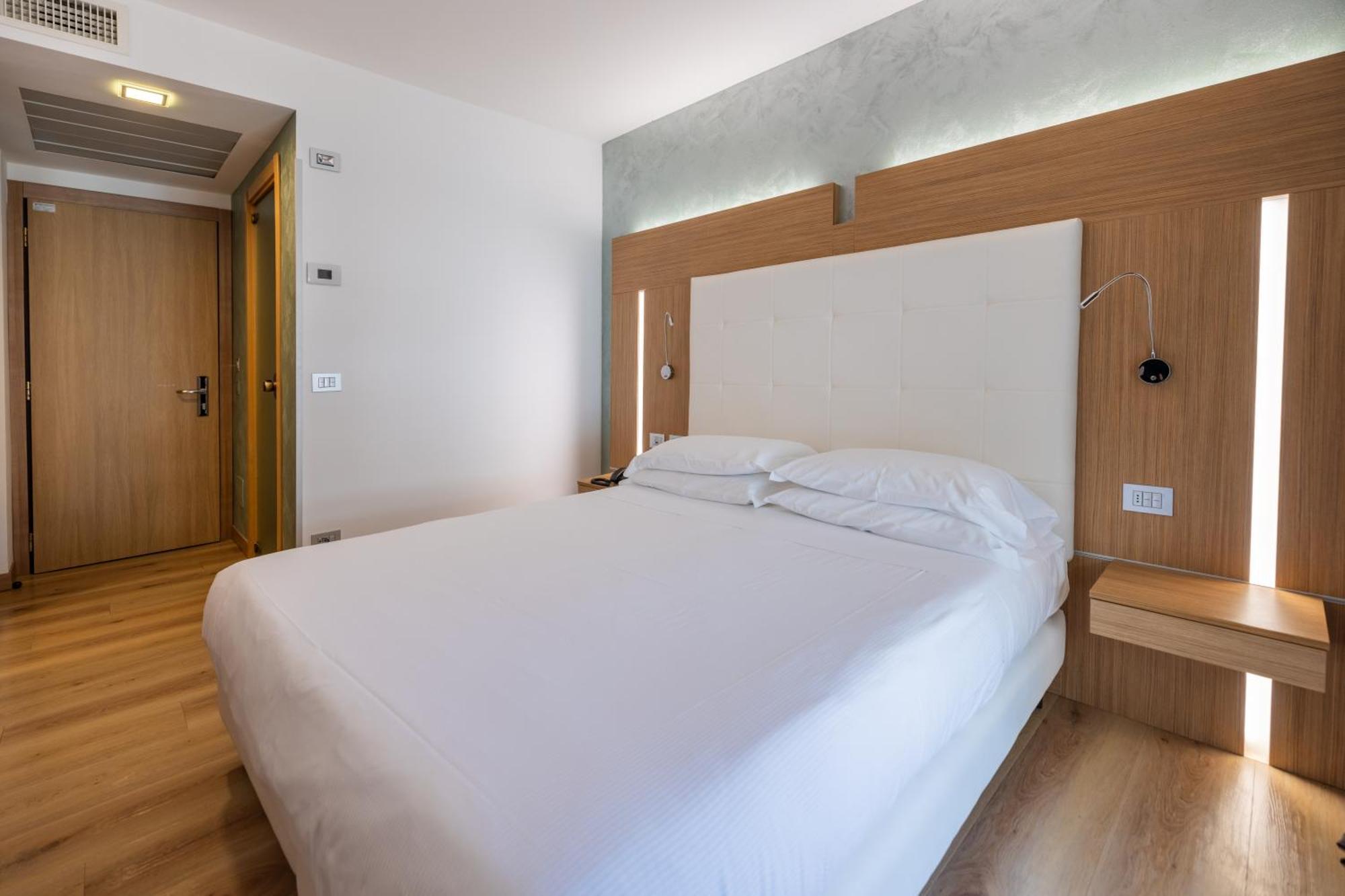 Kriss Internazionale Hotel Bardolino Eksteriør billede